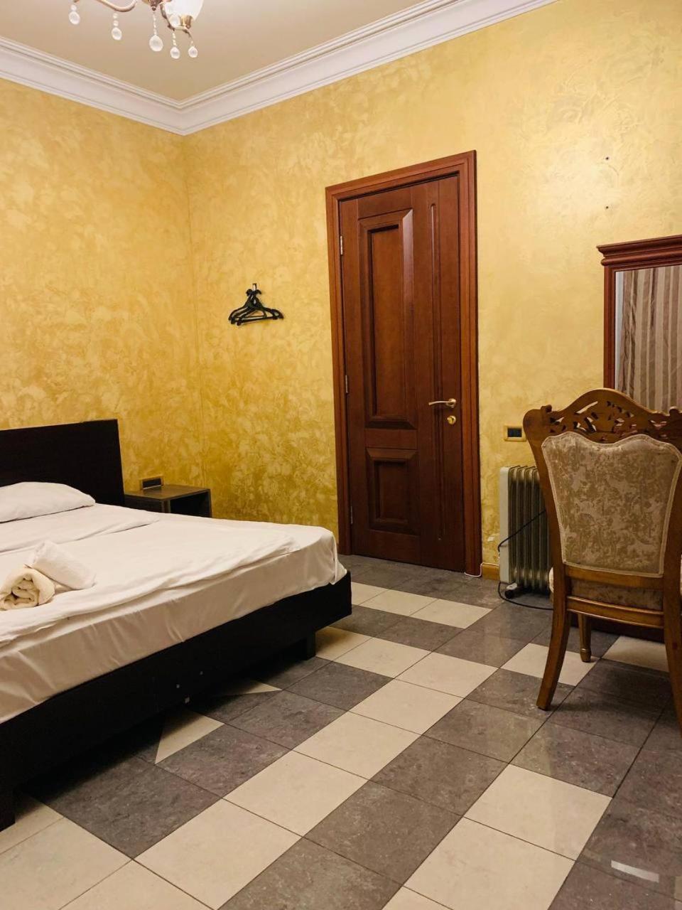 Centre Hotel-Hostel Jerevan Exteriör bild